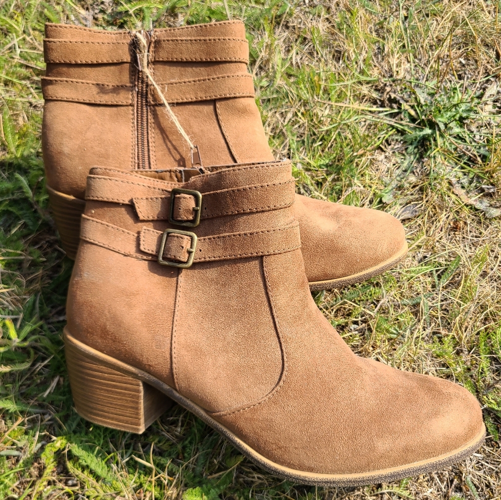 American Eagle | Brown Ankle Boots